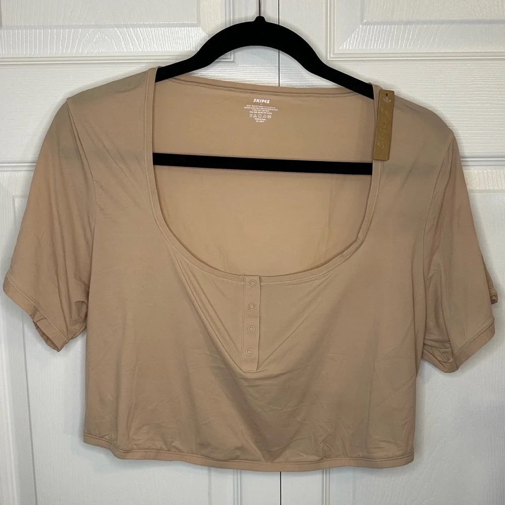 SKIMS Fits Everybody Henley Crop Top Sz.4X Mica